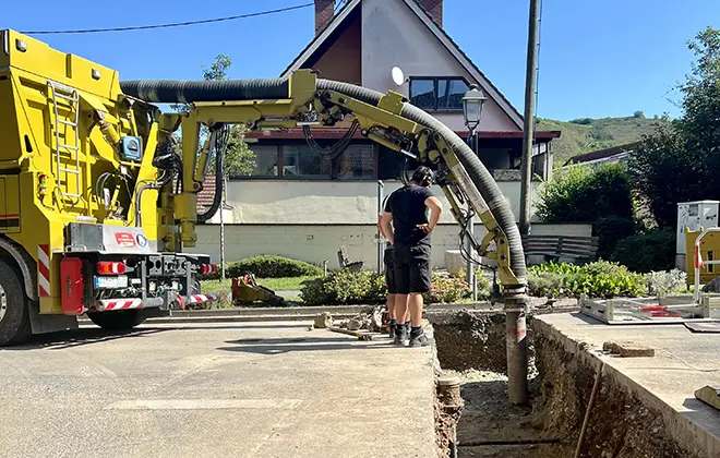 Menner Tiefbau Saugbaggerarbeiten 