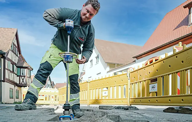 Menner Tiefbau Plattendruckversuch - Bestimmung der Tagfähigkeit und der Verdichtungsqualität von Böden
